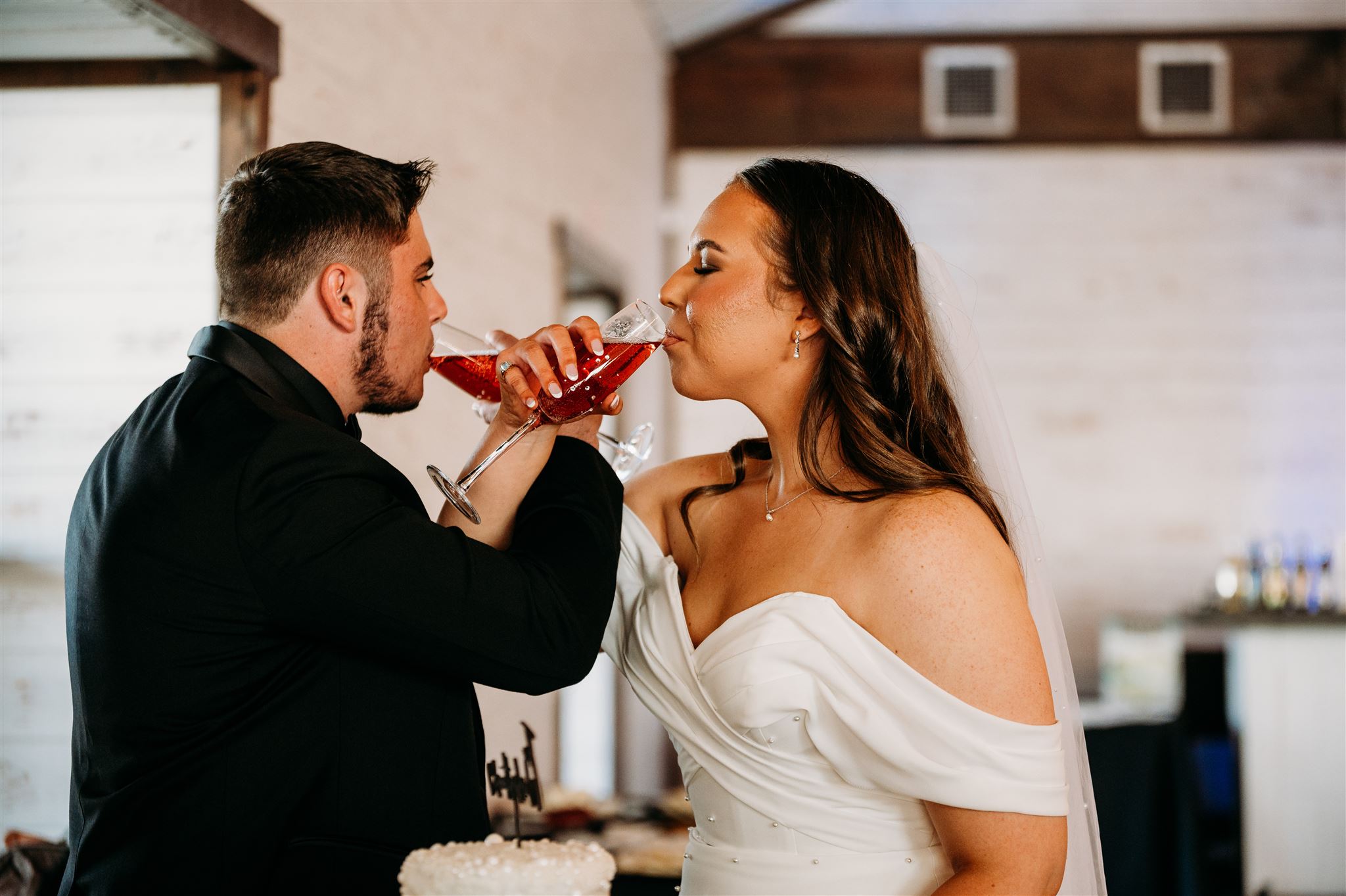 bride and groom cake cutting