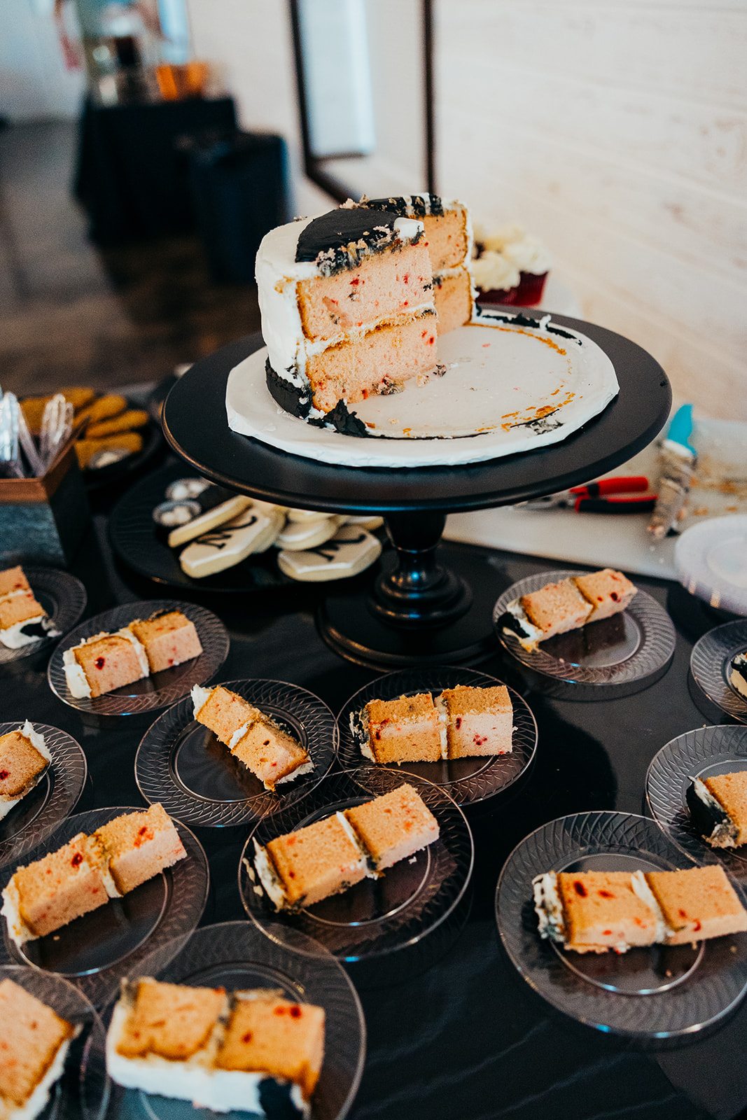 St.-Louis-Wedding-Bakeries-Cakes-Cupcakes-Wedding-Cake-Photographer-Legend-and-Lace-Studios-44